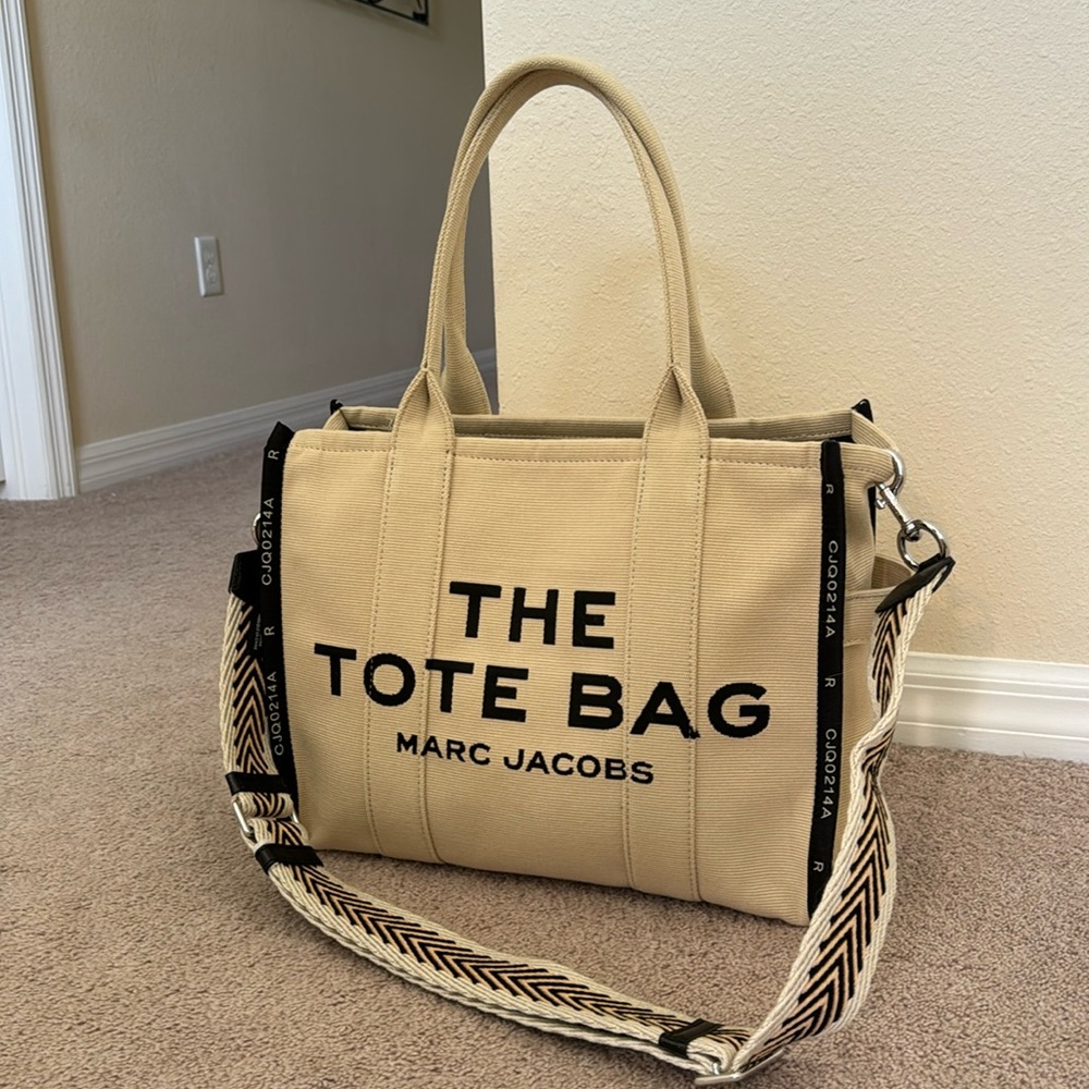Marc Jacobs Jacquard Large Tote Bag with Arrow Webbing Strap